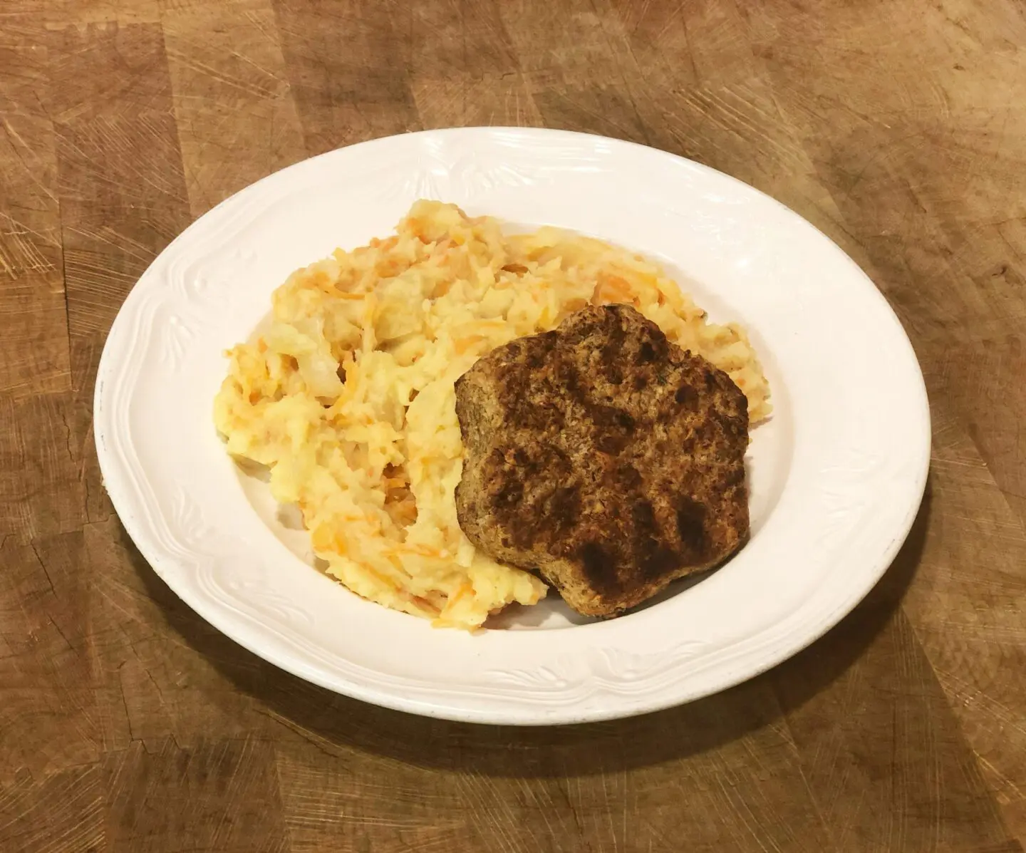 Hutspot met Bloemkoolburger (vegetarisch)